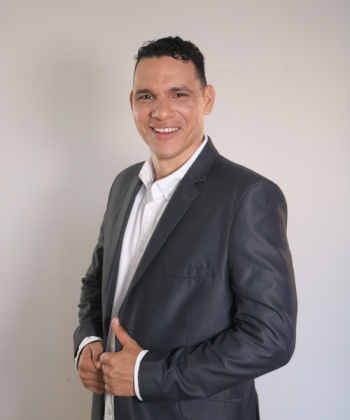 Elias Ripoll(Pastor Principal)